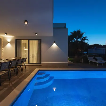 With 2 Pools, And Sauna Sunce Villa Trogir