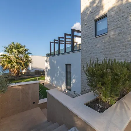 Villa With 2 Pools, And Sauna Sunce Trogir